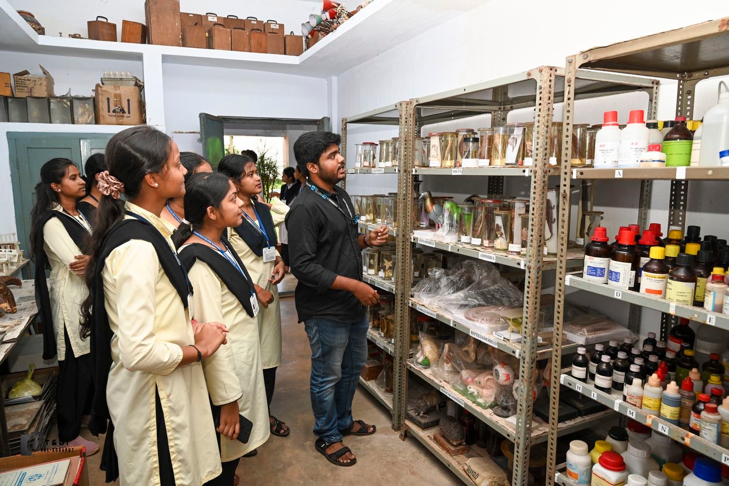 Zoology Lab Equipment